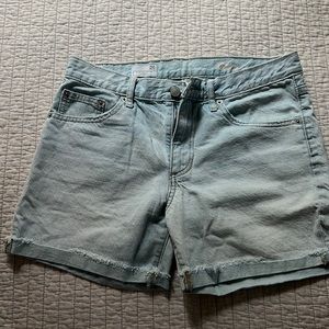 Gap Sexy Boyfriend shorts size 2/26 light wash